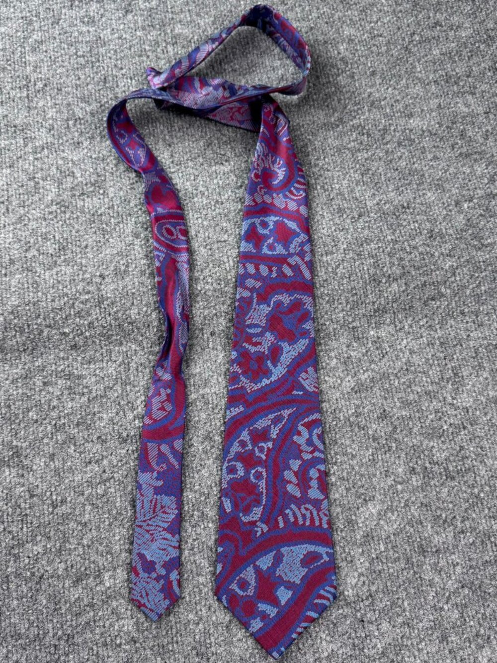 Design Thai 100% Pure Silk Hand Woven Men’s Tie Burgundy Blue Paisley Vintage